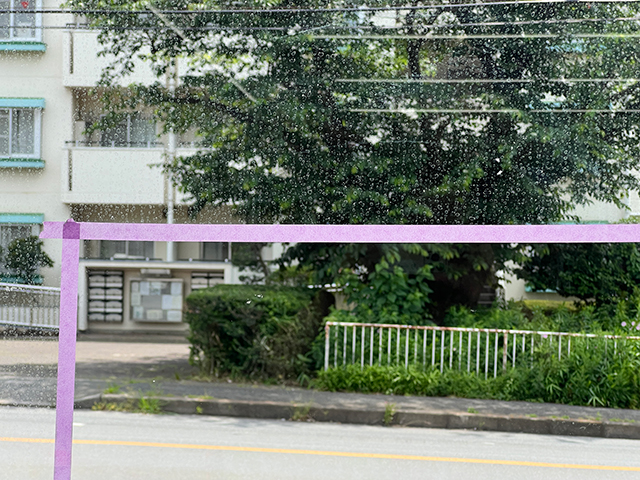 窓ガラスのウロコ